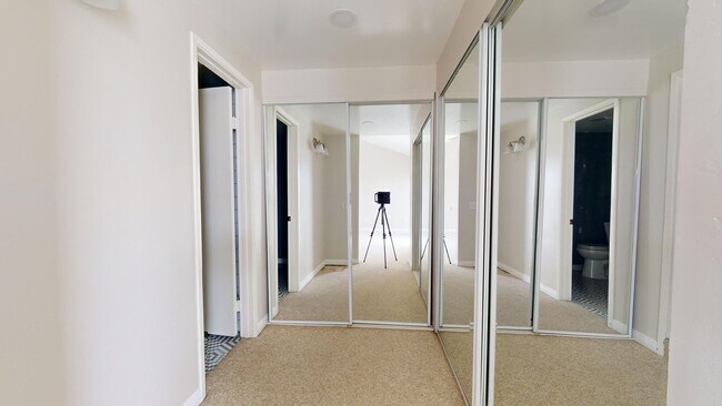 Building Photo - Beautifully Updated Spacious 3 Bed 3 Bath ...