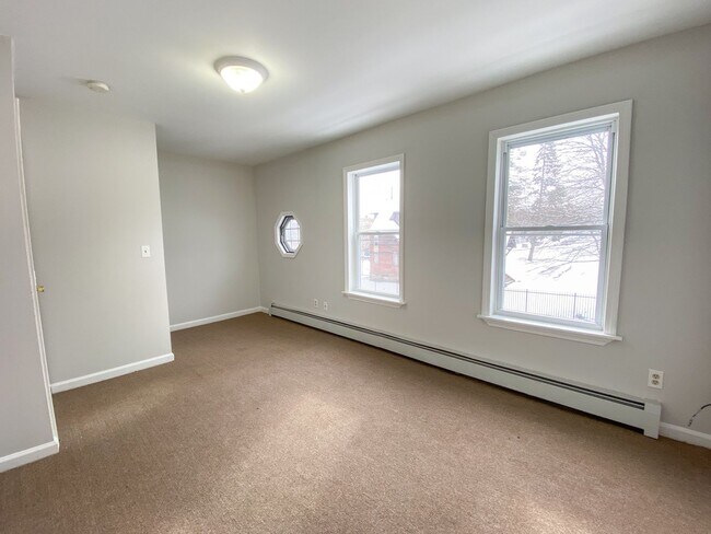 Building Photo - Gorgeous single-family home near Hartford Hospital