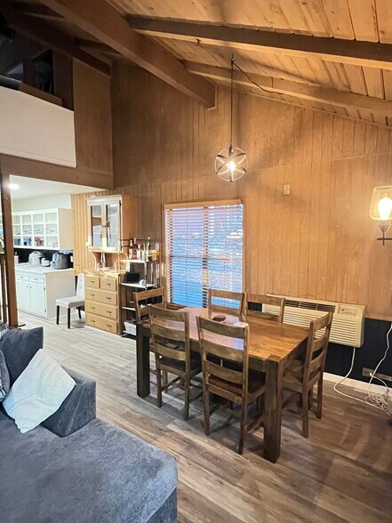 Dining Area - 214 E Cleburn St
