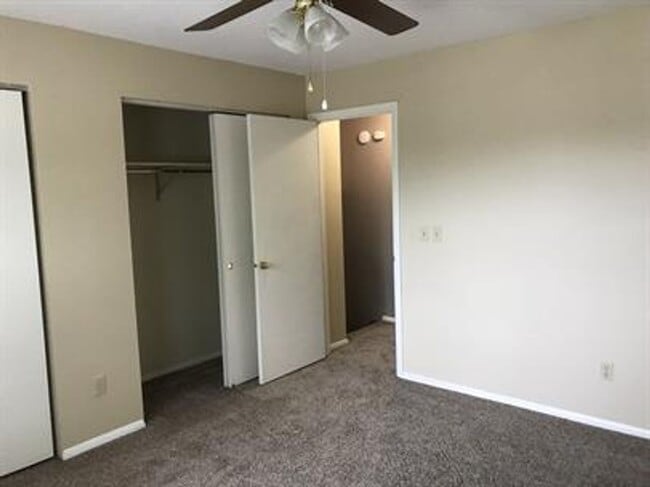 Building Photo - 2127 Ivy Ct