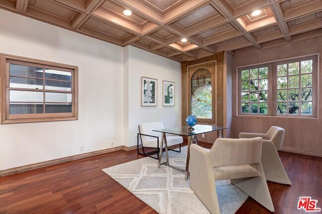 Building Photo - 133 S Swall Dr