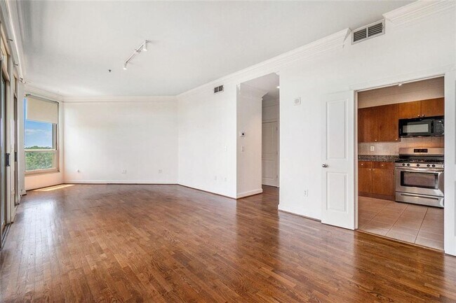 Building Photo - 2626 Peachtree Rd NW