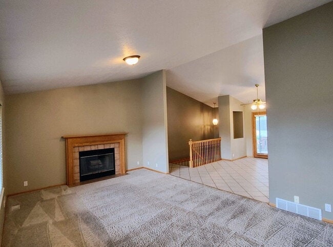 Building Photo - 5 BD 3 BA 2900 sq ft HOME IN DRAPER.