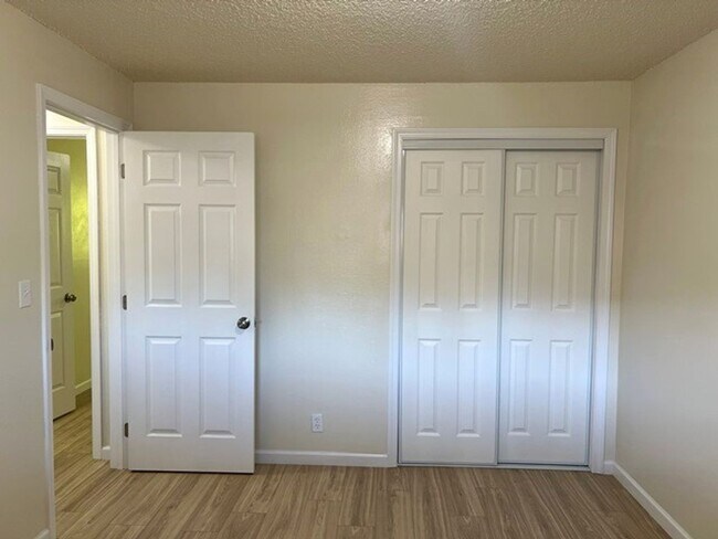 Building Photo - 2Bd/1Ba Single Story Apartment Unit - Move...