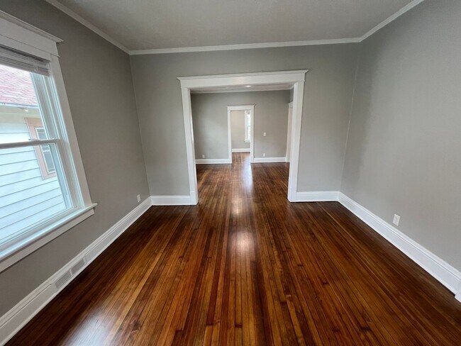 Building Photo - Fully Remodeled 2 Bedroom House!