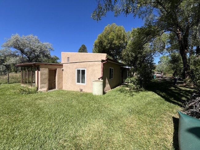 Building Photo - 507 Upper Ranchitos Rd