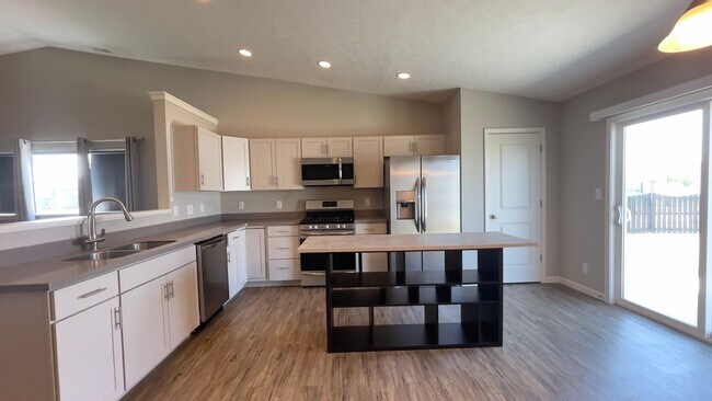 Building Photo - Hawthorne Lake…3 Bedroom 2 Bath