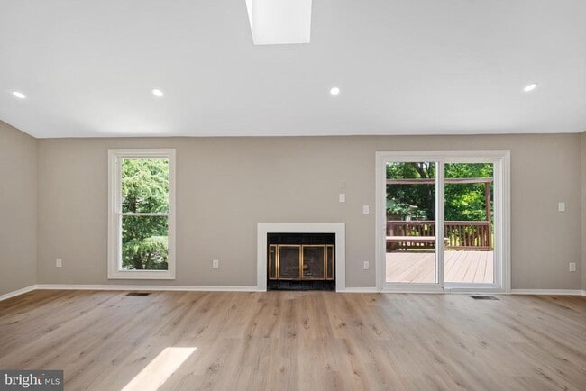 Building Photo - 8200 Clay Dr