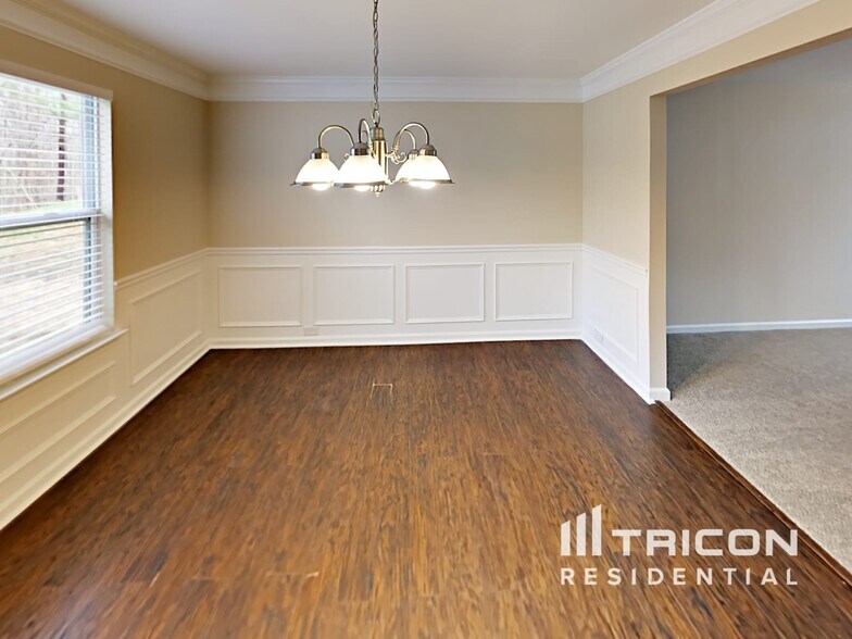Building Photo - 11051 Southwood Dr