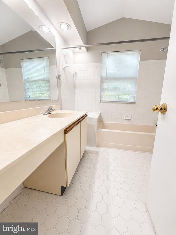 Building Photo - 982 Yachtsman Way