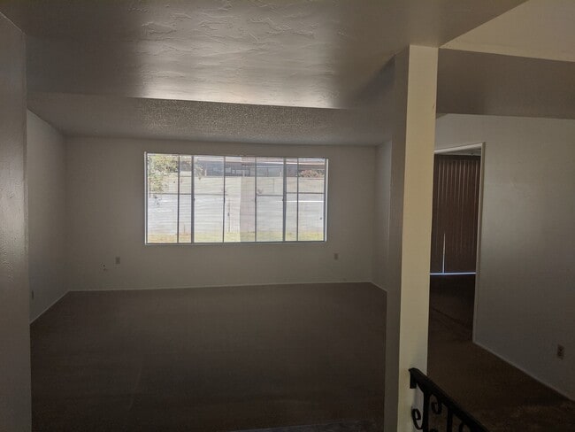 Building Photo - R424