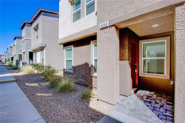 Building Photo - 4949 Fern Mesa Ave