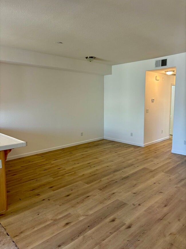 Building Photo - Fabulous San Ramon Condo- Near Bishop Ranc...