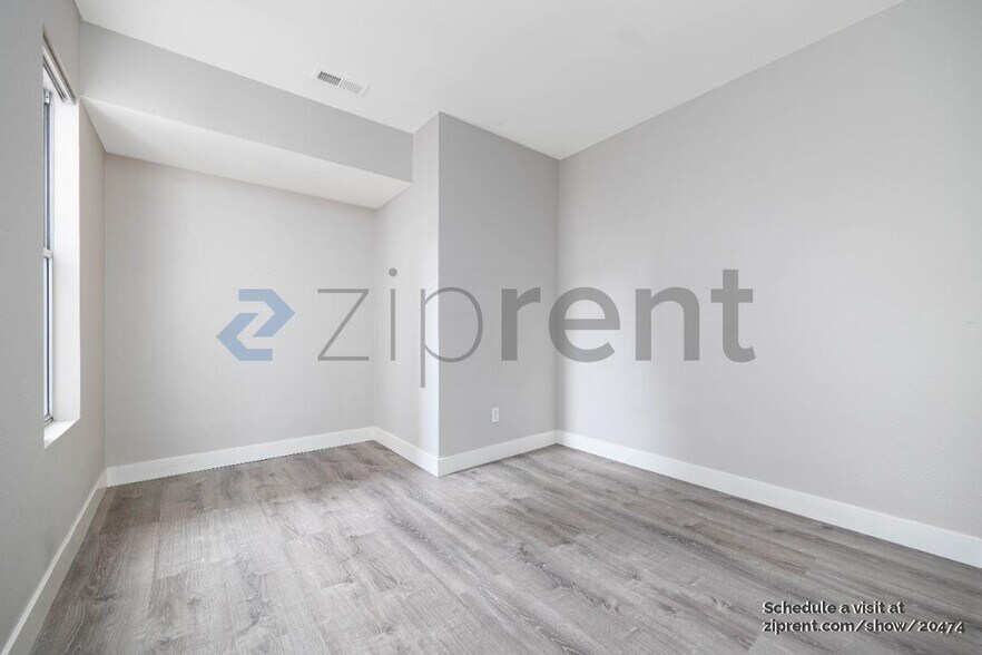 Building Photo - Unit 2