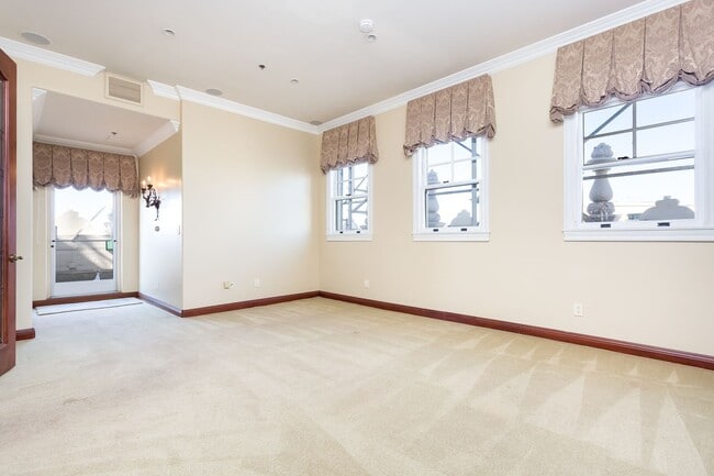 Building Photo - Top Penthouse at the historic El Cortez wi...