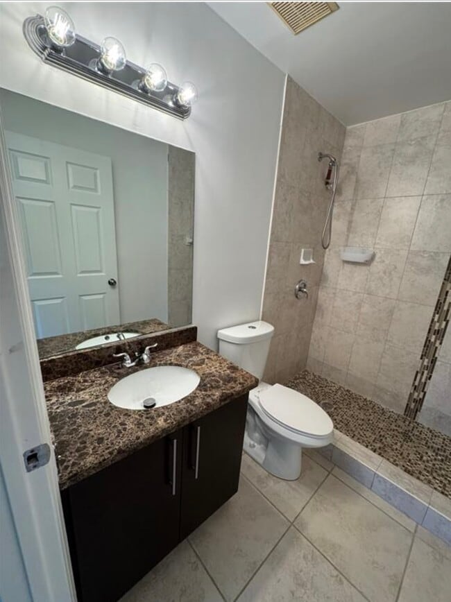 Building Photo - 445 Lakeview Dr