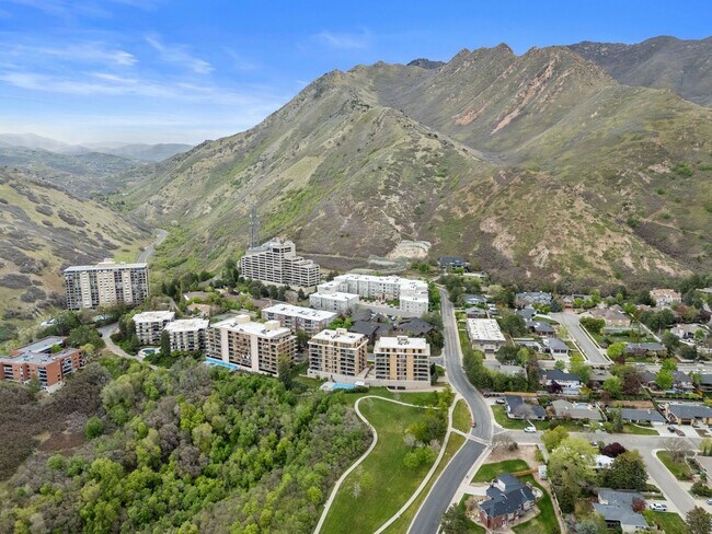 Building Photo - 3075 Kennedy Dr