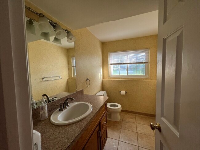 Building Photo - 1891 N Lake Dr