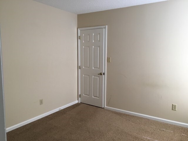 Building Photo - 2601 Briar Ridge Dr