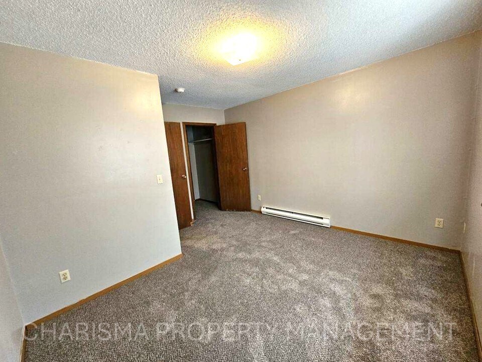 Building Photo - 1005 4th St