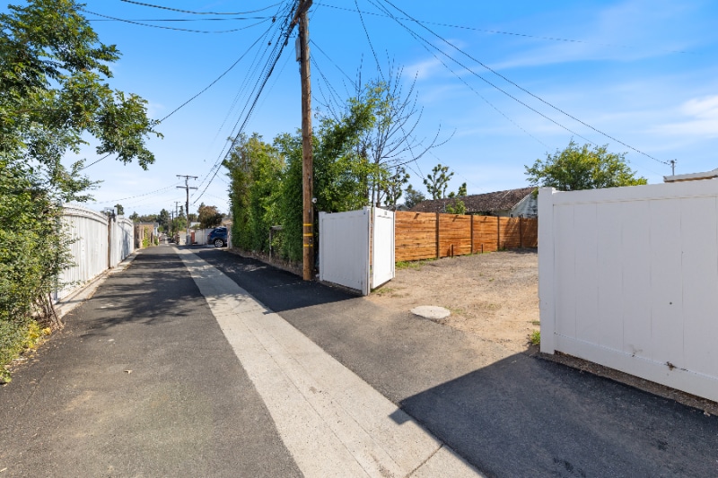 Building Photo - 227 S Main St