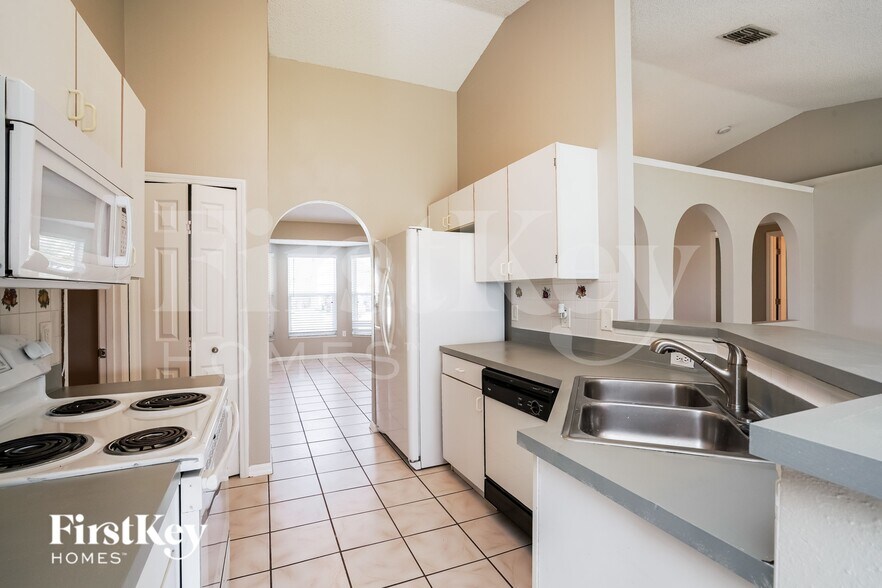 Building Photo - 873 Jarnac Dr