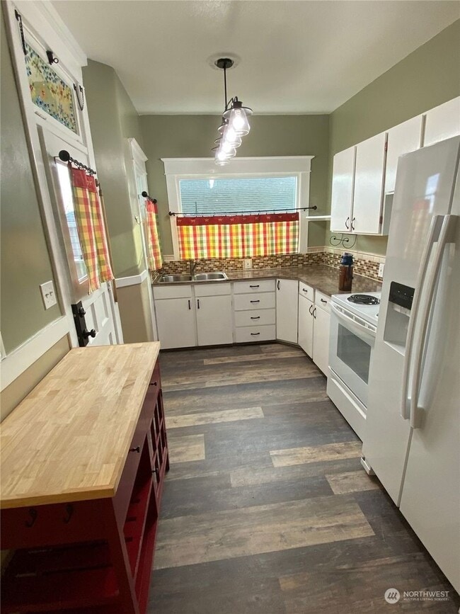 Building Photo - Burwell Duplex