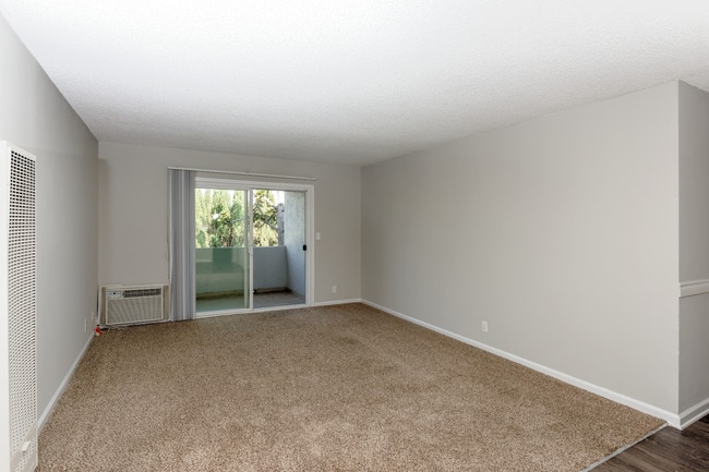 Building Photo - The Square