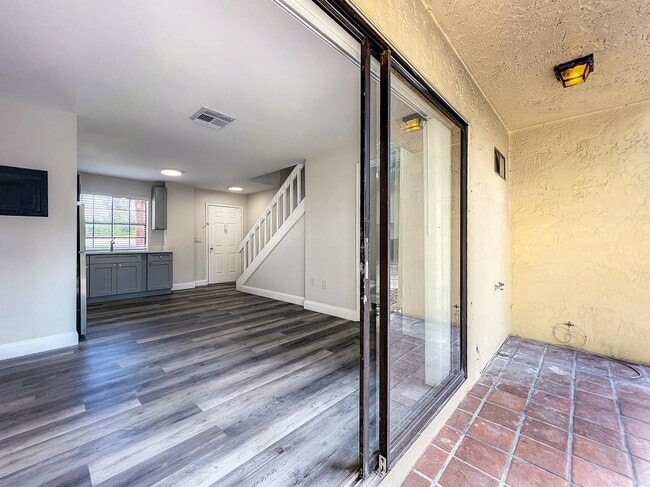 Building Photo - 10288 Turkey Lake Rd