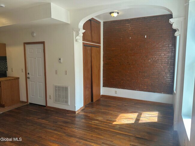 Building Photo - 97 Ten Broeck St
