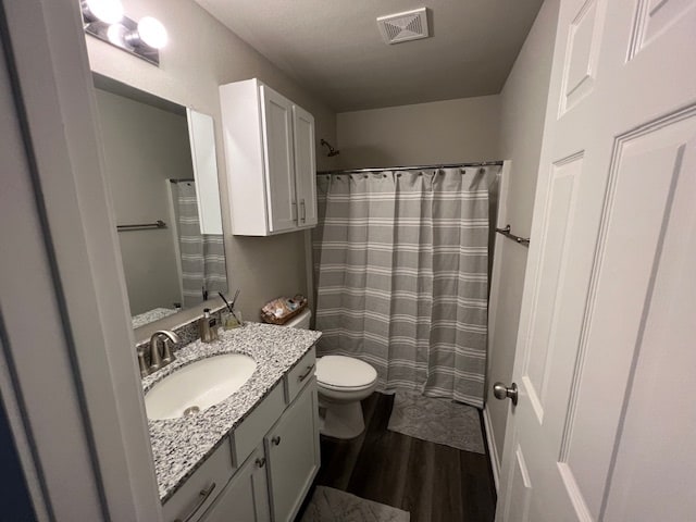Hall bath has shower/tub - 2904 Emil Dr
