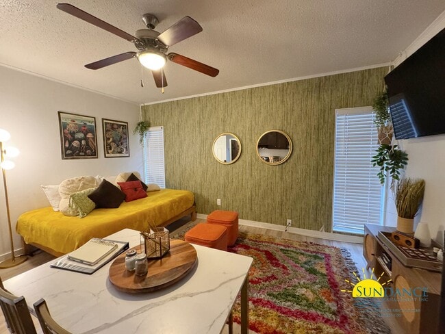 Building Photo - Charming 1-Bed, 1-Bath (Furnished Optional...