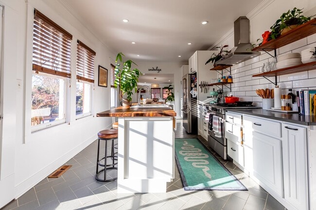 Building Photo - Rare historic East Nashville bungalow for rent; 4 Beds 3 Baths, 1,806 SqFt, fenced yard