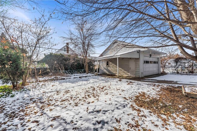 Building Photo - 21440 Fuller Ave