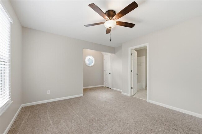 Building Photo - 2570 Wood Creek Ct NE