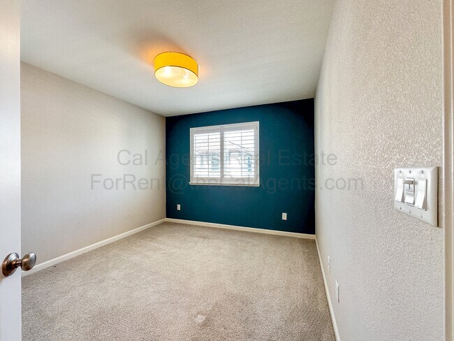 Building Photo - 3331 Rosenblatt St