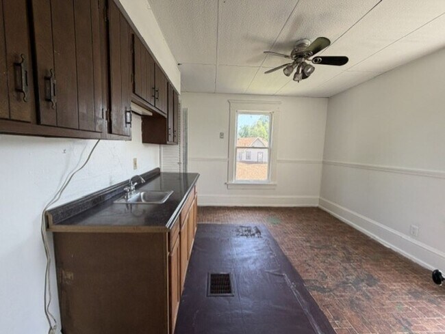 Building Photo - Spacious 4-Bedroom Home with 2 Full Baths, Central A/C & Fenced Yard!
