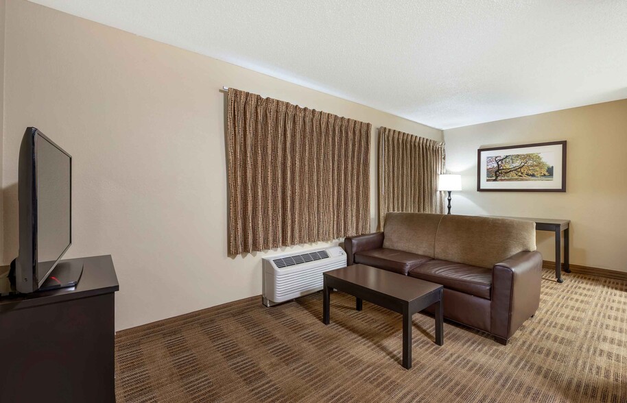 Building Photo - Furnished Studio-Providence - Airport