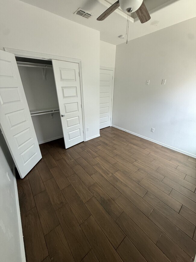 Building Photo - 4813 N Cypress St