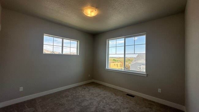 Building Photo - Great Townhouse in Loveland