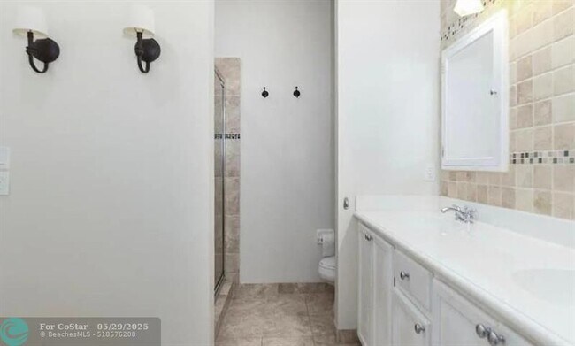 Building Photo - 1084 NW 18th Ave