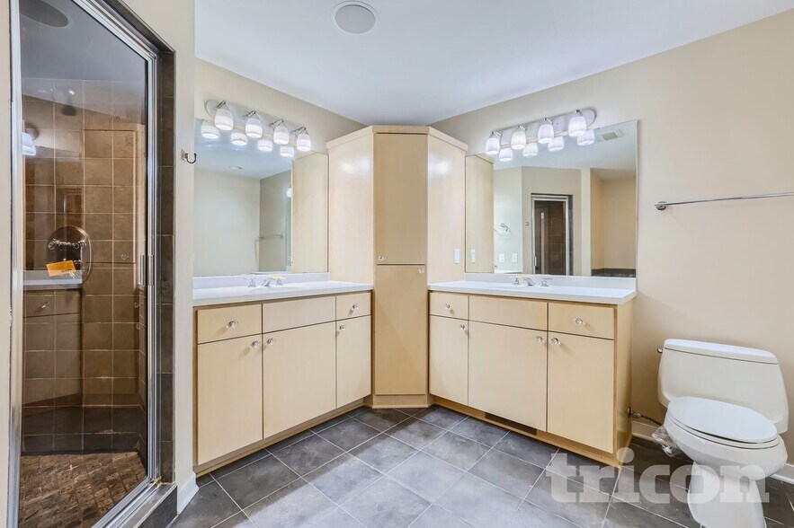 Building Photo - 5 Oak Shore Dr