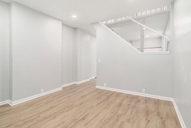 Building Photo - 426 E Mithoff St