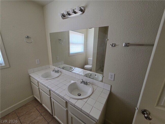 Building Photo - 1590 Mustang Dr