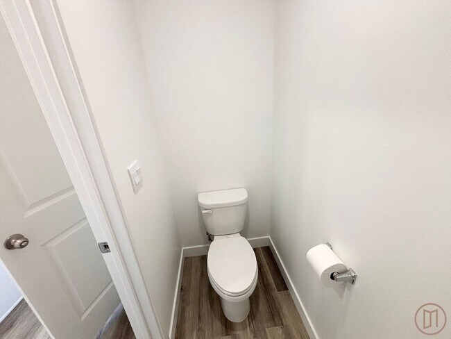 Building Photo - LIKE NEW Home in Long Valley!