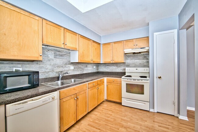 Building Photo - 9445 Kenton Ave