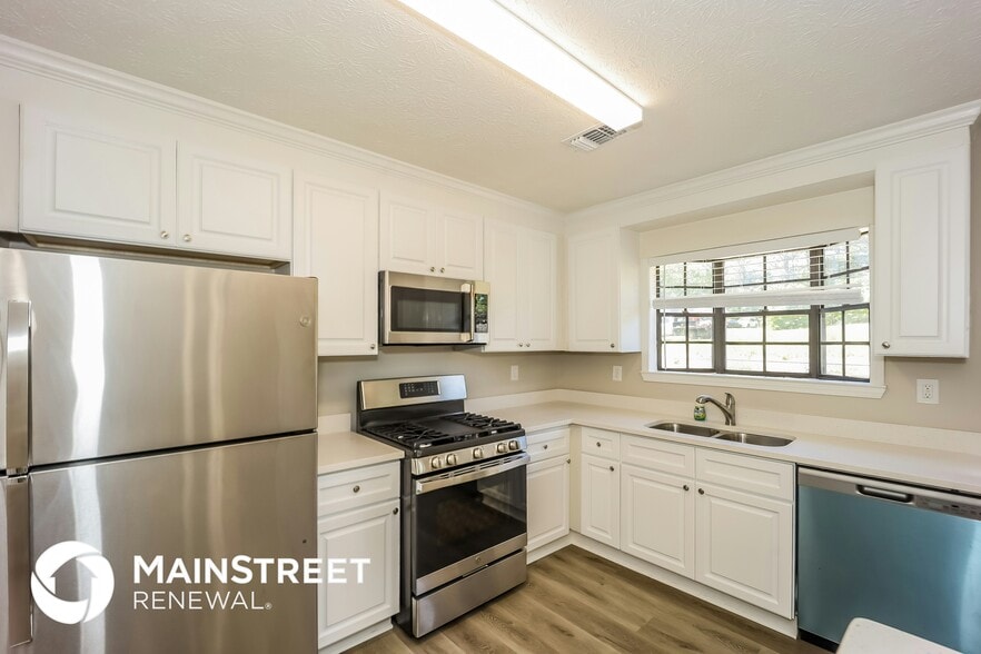 Building Photo - 252 Windemere Way