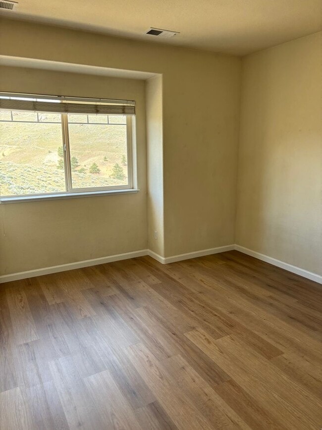 Building Photo - 2 bed - 2.5 bath - 2 car garage Townhome