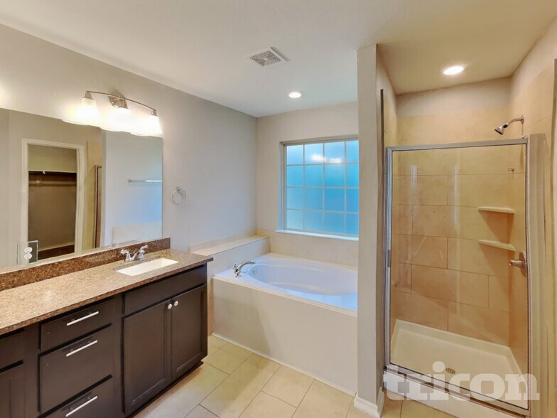 Building Photo - 1937 Briar Grove Dr