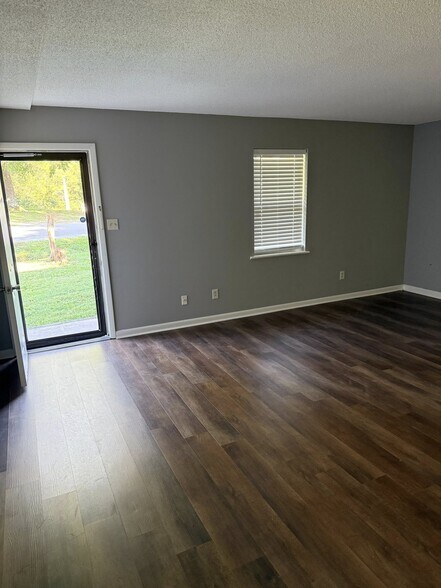 Building Photo - 132 Circle Dr